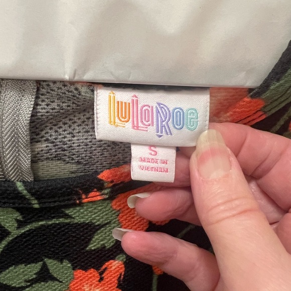 Lula Roe Amelia - Picture 2 of 3